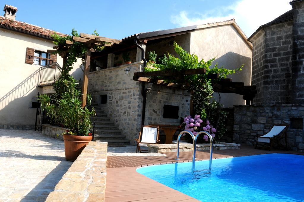 Holiday Homes Poli Svetega Antona Gračišće المظهر الخارجي الصورة