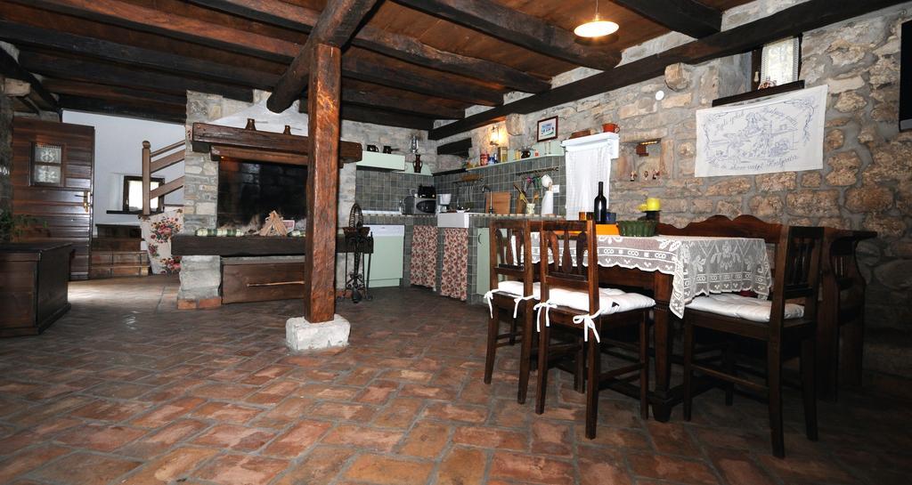 Holiday Homes Poli Svetega Antona Gračišće المظهر الخارجي الصورة