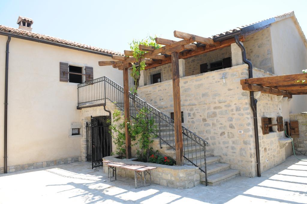 Holiday Homes Poli Svetega Antona Gračišće الغرفة الصورة